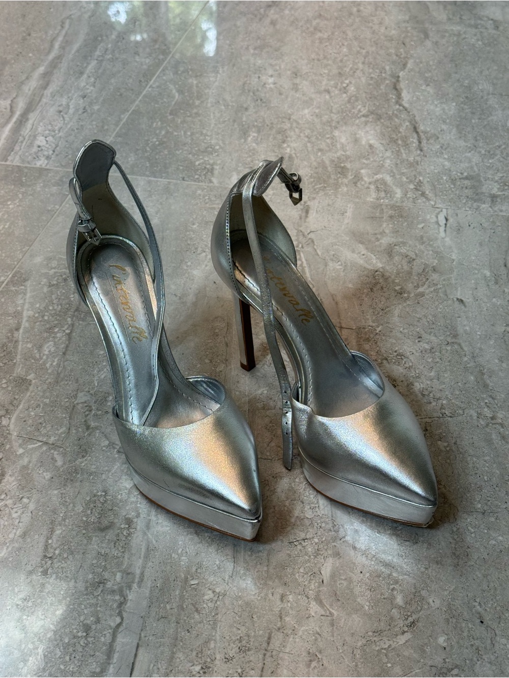 L'INTERVALLE Silver Pointed Toe Slingback Pumps